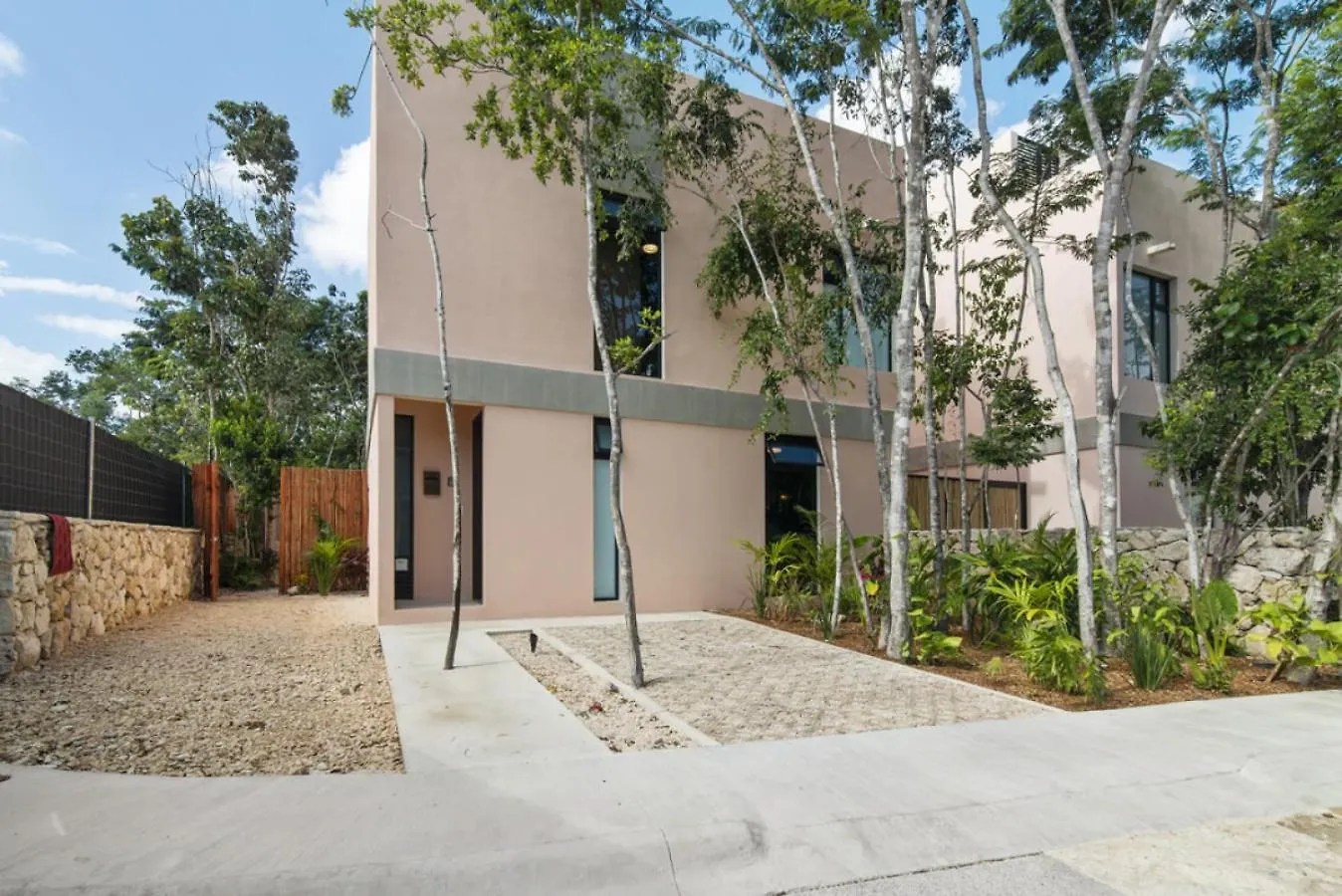 Shes Moody Tulum 3 Bed Penthouse With Yard Pools Rooftop Aircon 15 Minute Drive To The Beach Mexikó