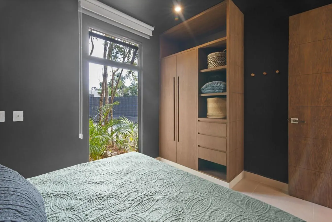 Shes Moody Tulum 3 Bed Penthouse With Yard Pools Rooftop Aircon 15 Minute Drive To The Beach 0*,  Mexikó