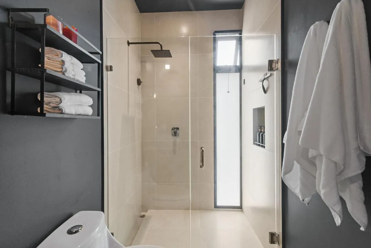 Shes Moody Tulum 3 Bed Penthouse With Yard Pools Rooftop Aircon 15 Minute Drive To The Beach 0*,