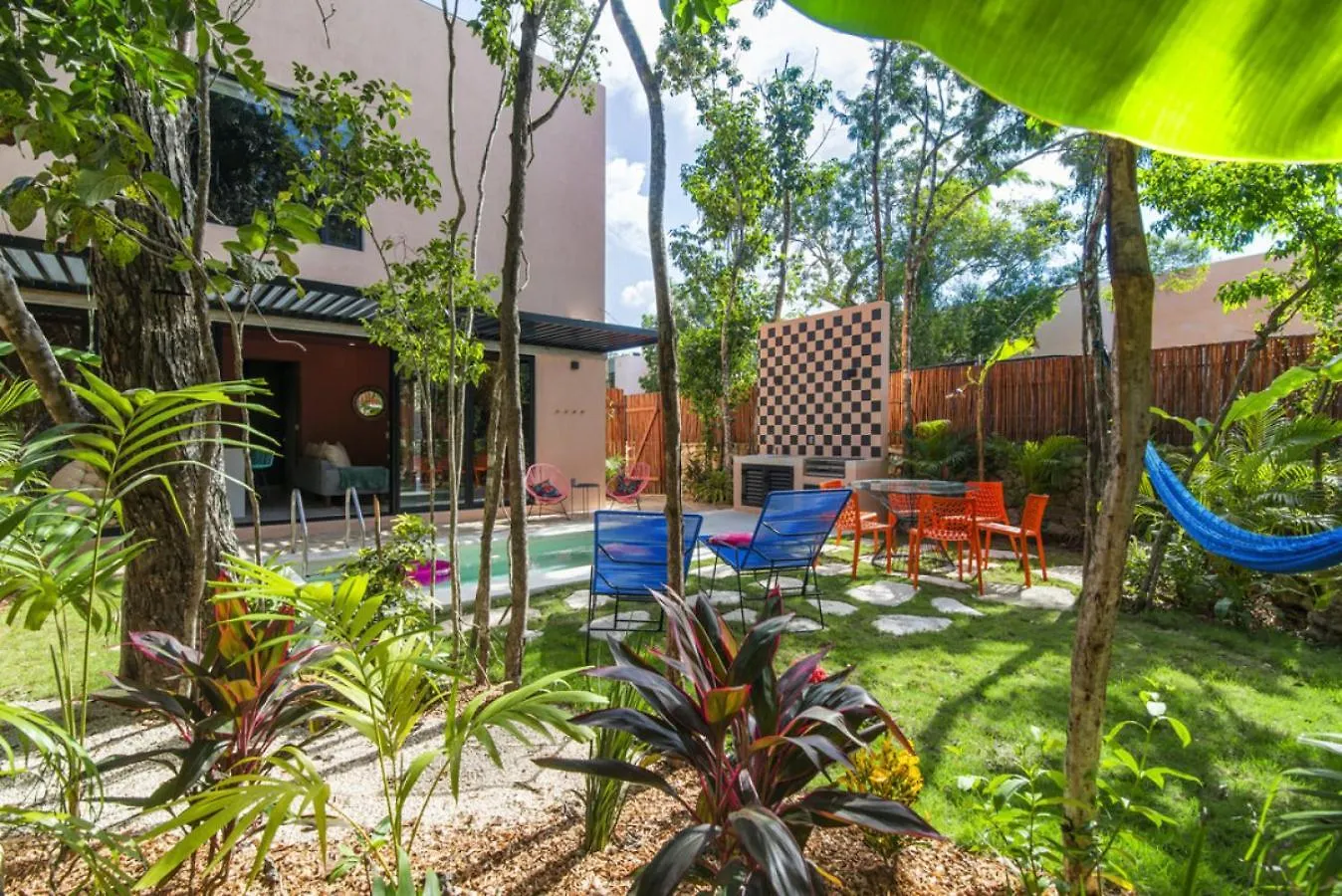Shes Moody Tulum 3 Bed Penthouse With Yard Pools Rooftop Aircon 15 Minute Drive To The Beach Holiday home