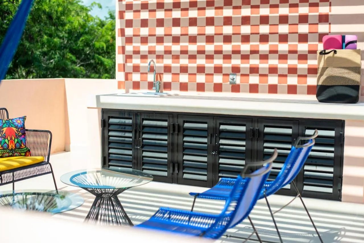 Shes Moody Tulum 3 Bed Penthouse With Yard Pools Rooftop Aircon 15 Minute Drive To The Beach 0*,