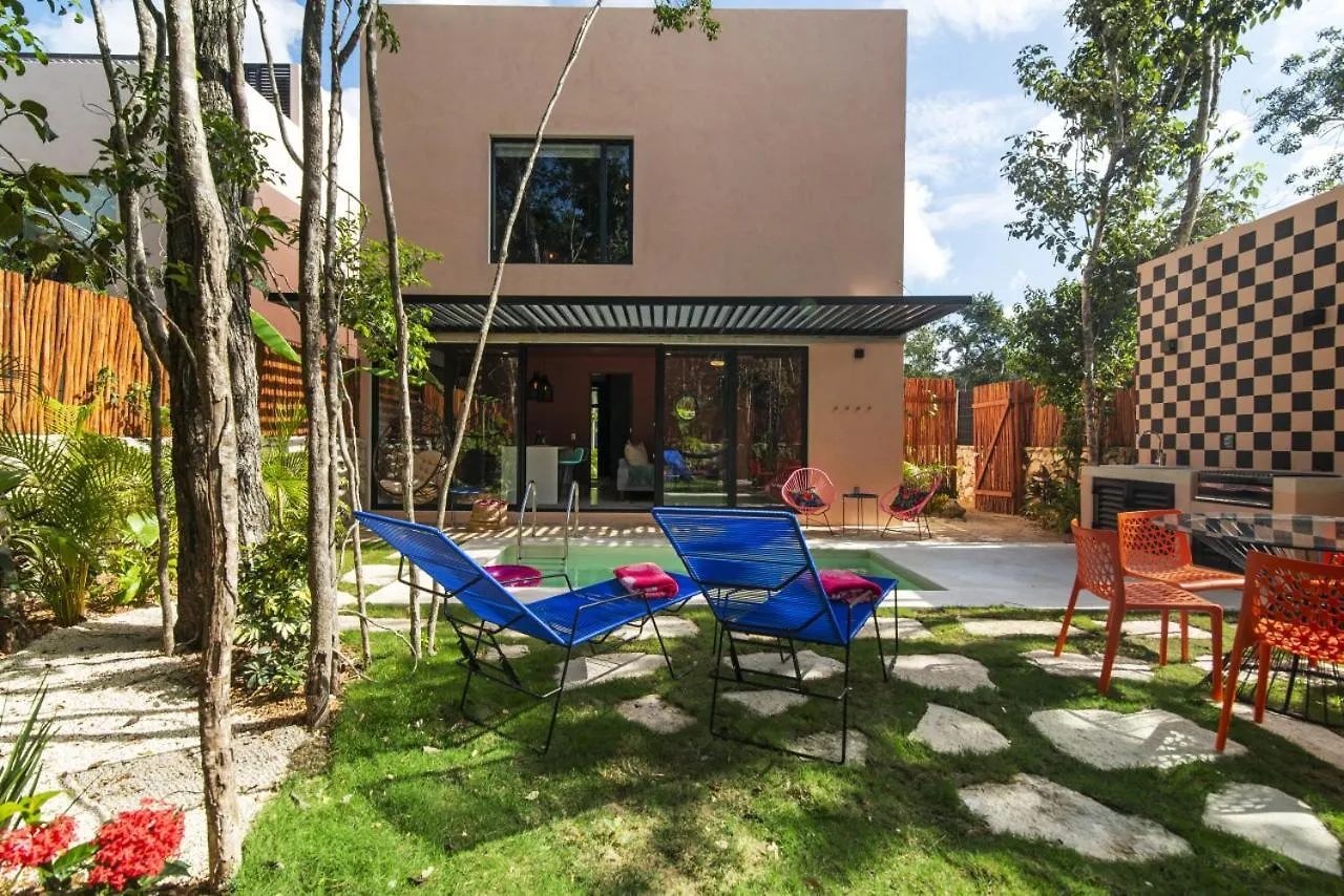 Shes Moody Tulum 3 Bed Penthouse With Yard Pools Rooftop Aircon 15 Minute Drive To The Beach Holiday home
